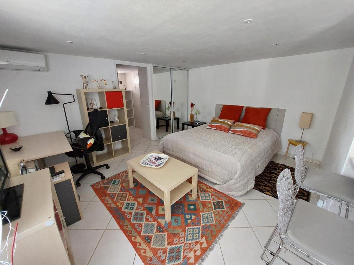 studio rue ménard près de la tour magne Nîmes Esterno foto
