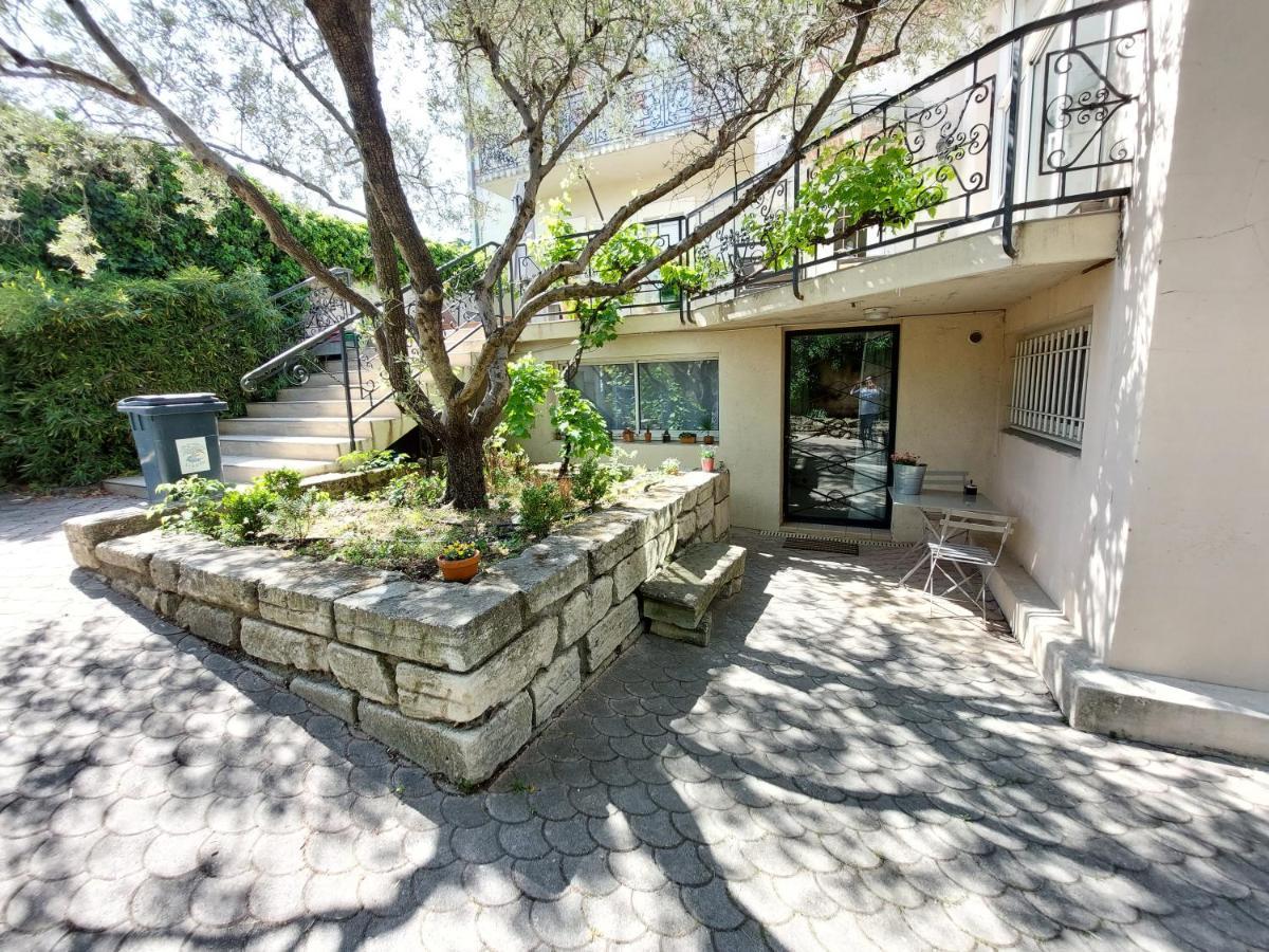 studio rue ménard près de la tour magne Nîmes Esterno foto